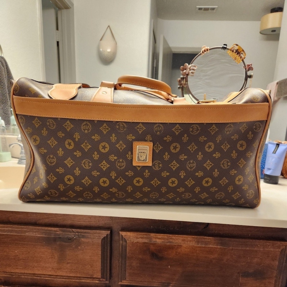Vintage BERMAS BRAND overnight / Travel bag.
